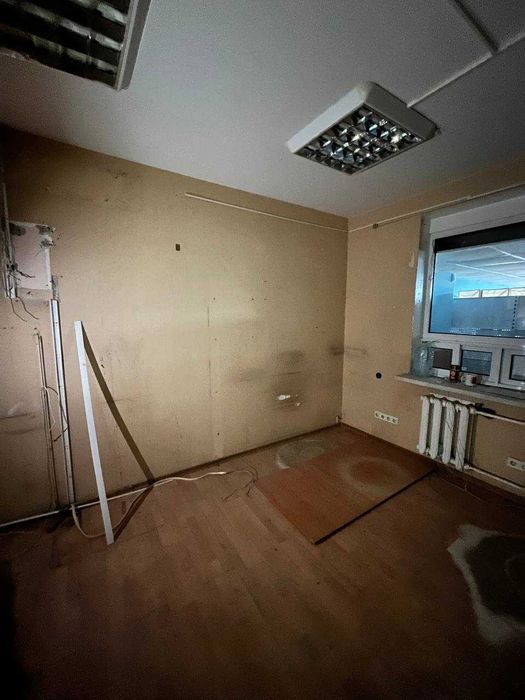 Продам нежитлове приміщення на Заболотного за 10 000у.о.