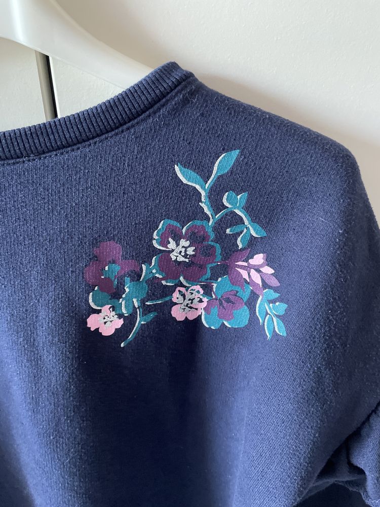 Granatowa bluza w kwiaty