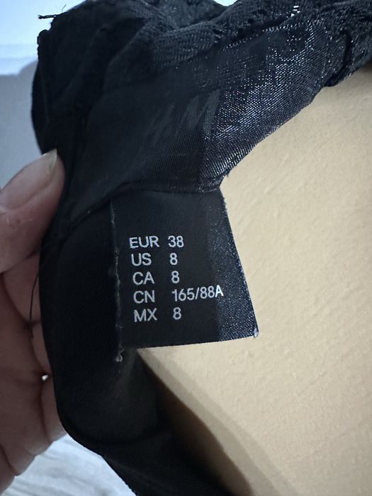 Czarna koronkowa sukienka HM r. 38