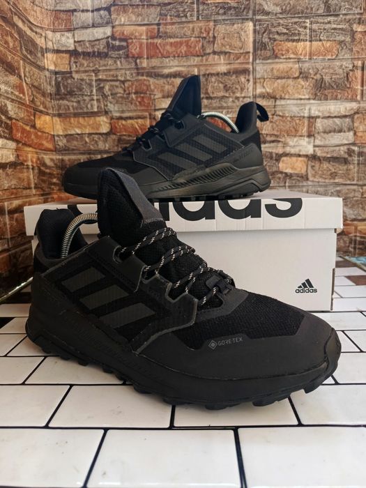 кросівки adidas  gore-tex