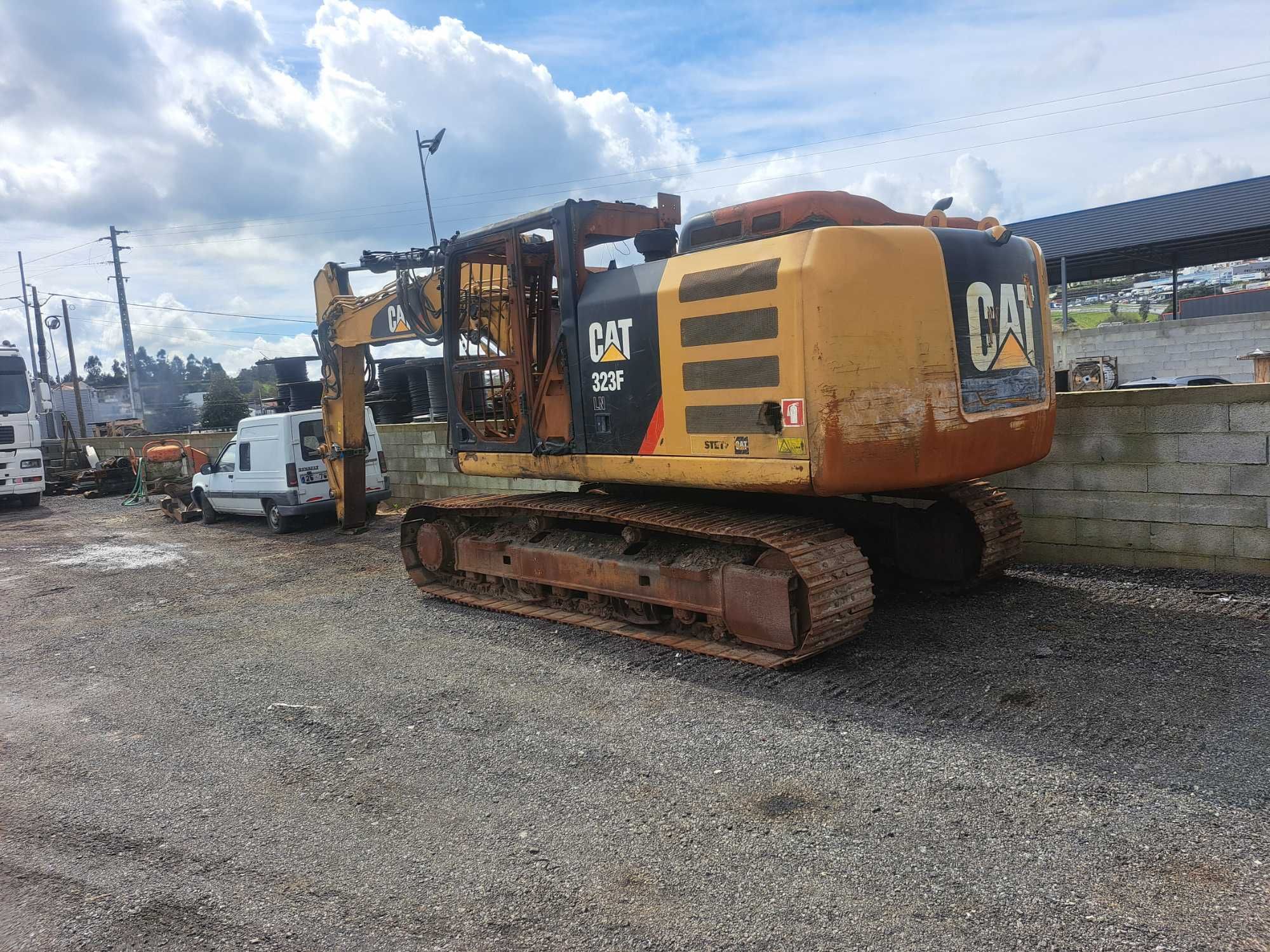 Giratoria Cat 323F 2020