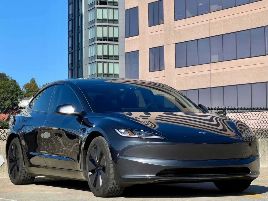 Tesla Model 3 Long Range      2025