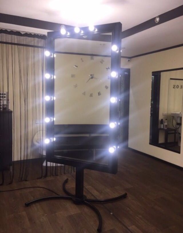 Меблі для бьюті салону, зеркало в косметологічний кабінет