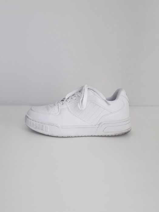 Sapatilhas brancas (tam. 38)