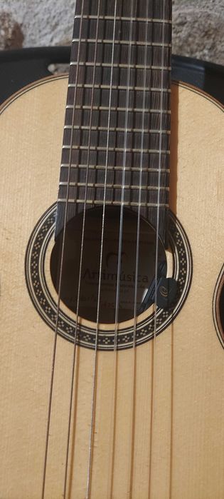 Rajao instrumento musical guitalele