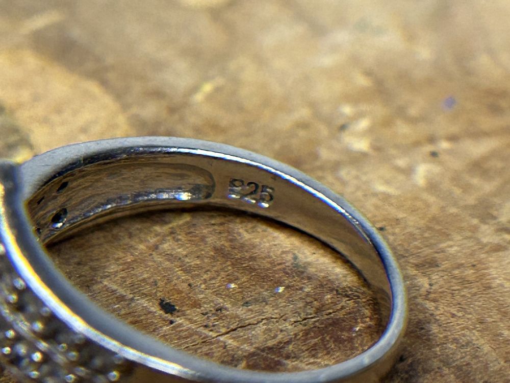 Piękny srebrny pierścionek 3g 925 próba