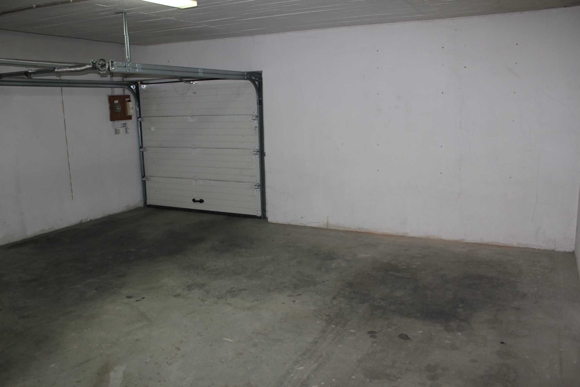 Garagem Interior para 2 carros em Massamá