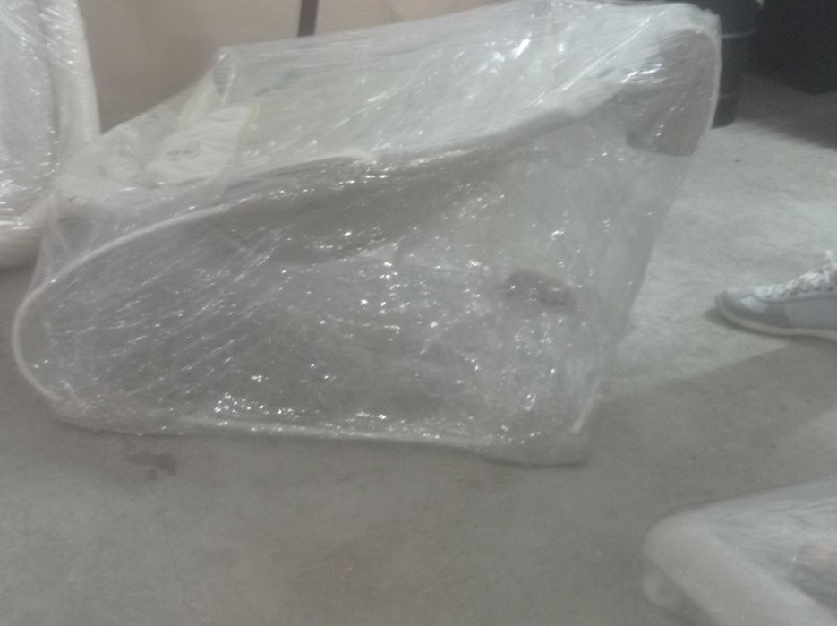 Carro de bebé com ovo e alcofa para venda com pouco uso..