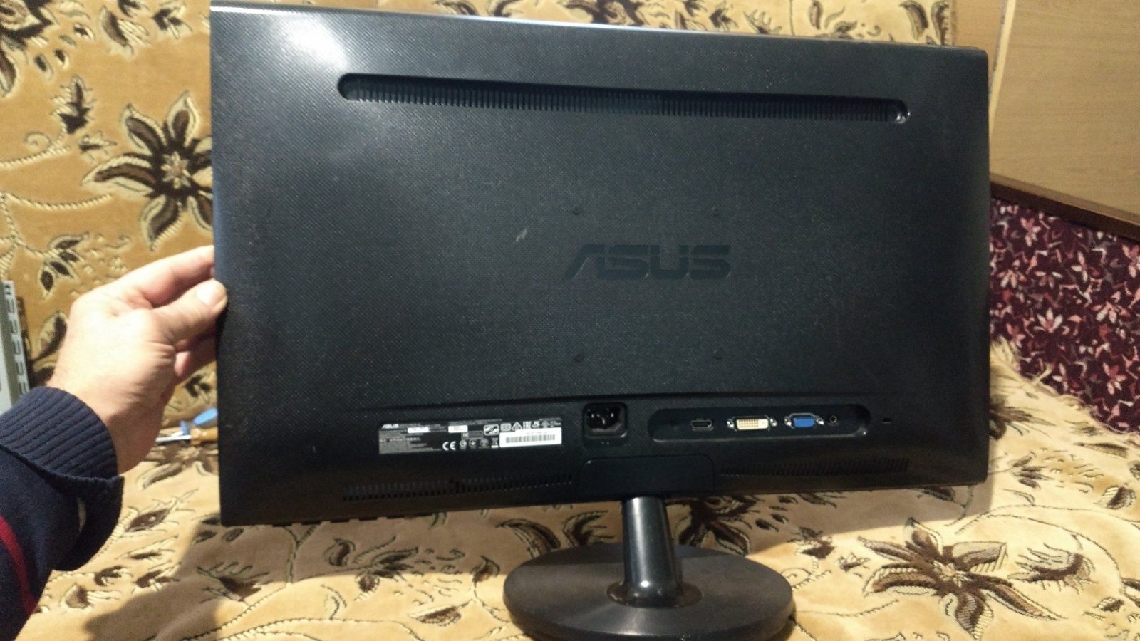 Монитор ASUS-24 с разрешением 1920*1080 привезен с Германии в идеально