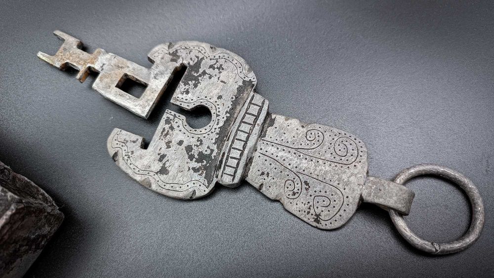 PIĘKNA duża kłódka zabytkowa chińska XVII-XVIIIw. z kluczem box-shaped