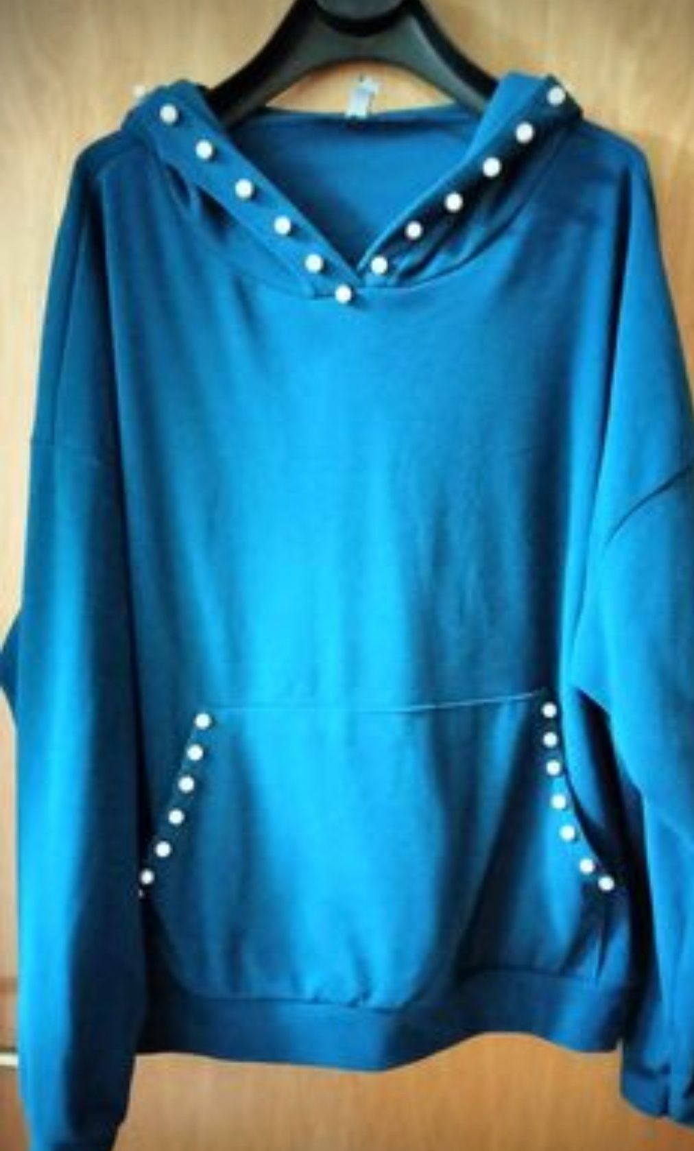 Sweatshit azul com pérolas