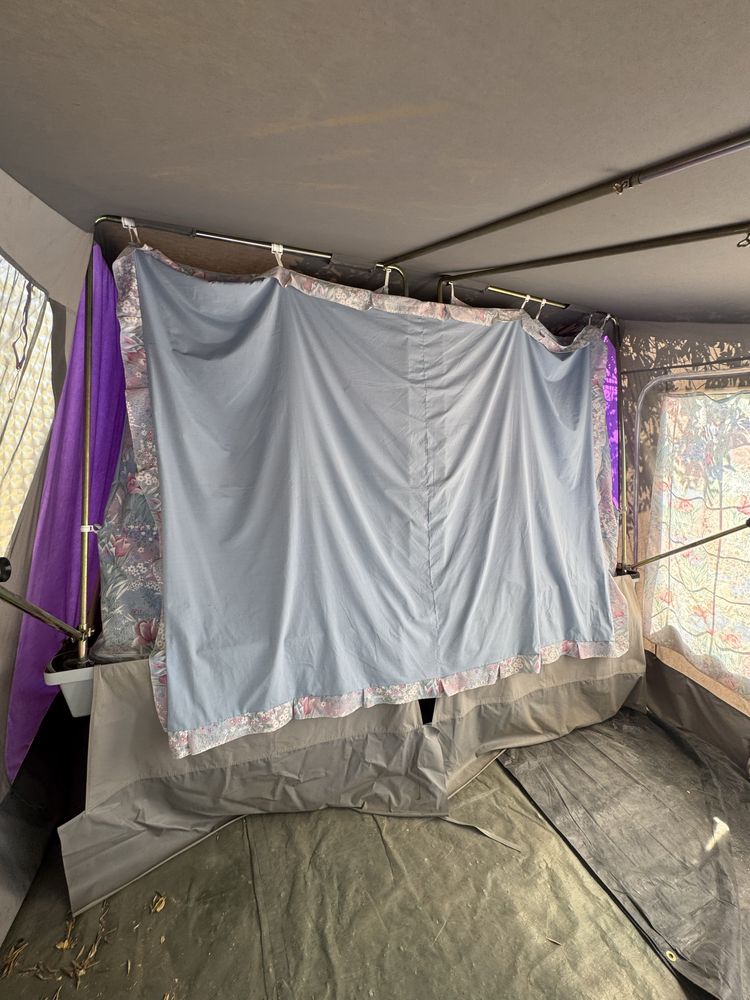 Vendo atrelado tenda com 2 quartos e avançado.