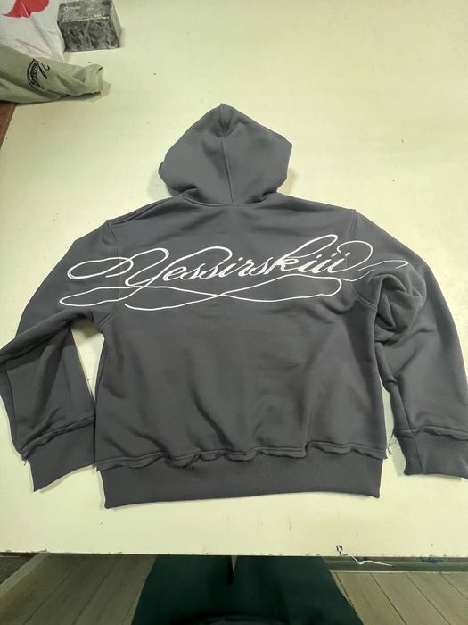 Вишивка на готових виробах або в крою.  Компьютерная машинная вышивка