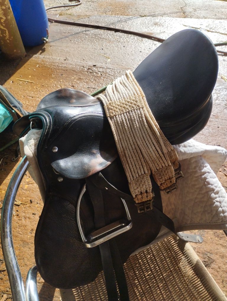 Vende se 2 selas de equitação