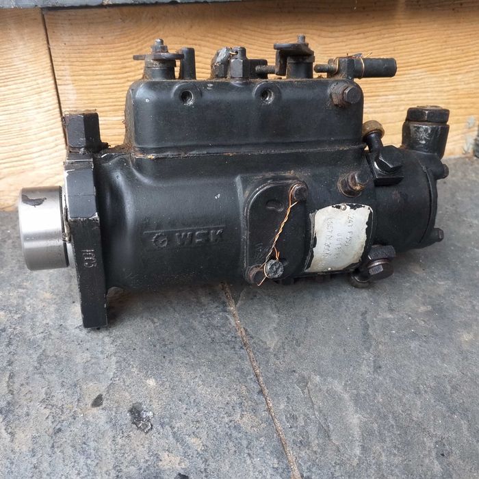 Pompa wtryskowa 4 Perkins MF 4514,Ferguson, rozrusznik.