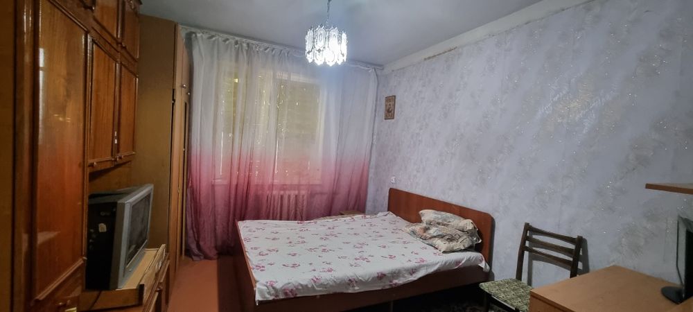 Оренда двокімнатної квартири на Таврійському . Другий поверх .