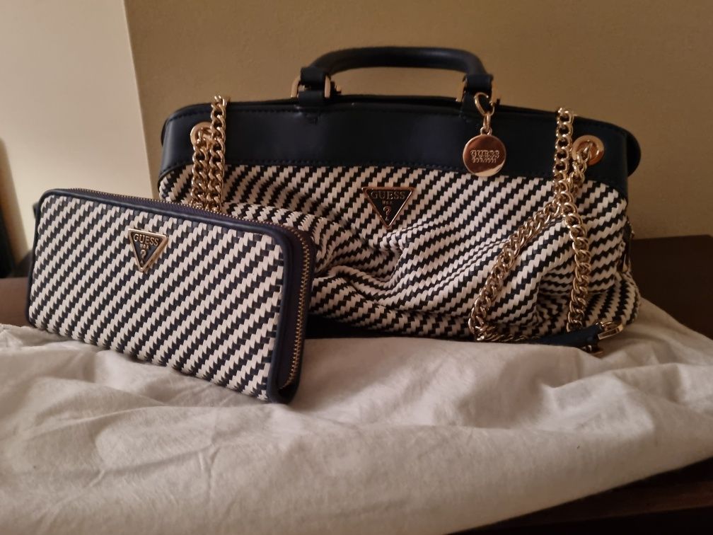 Bolsa e carteira da GUESS