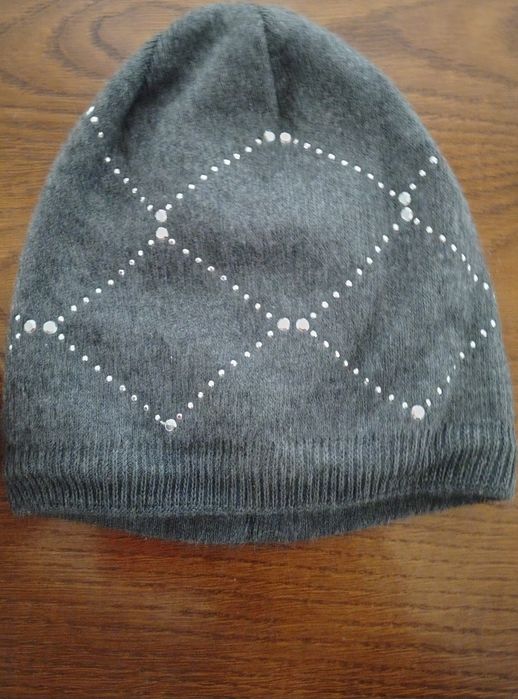 Nowa czapka damska
