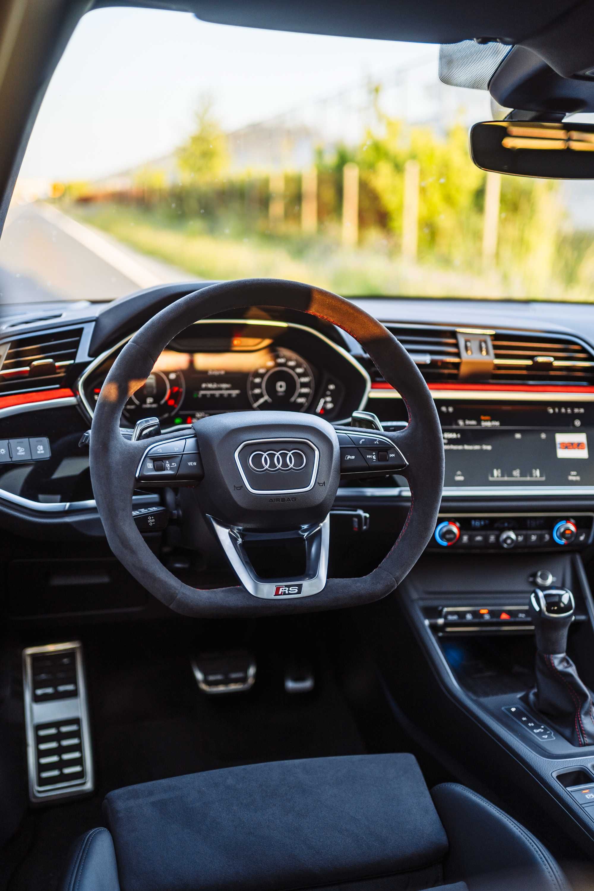 WYNAJEM Audi RSQ3 Poznań wypożyczalnia aut sportowych