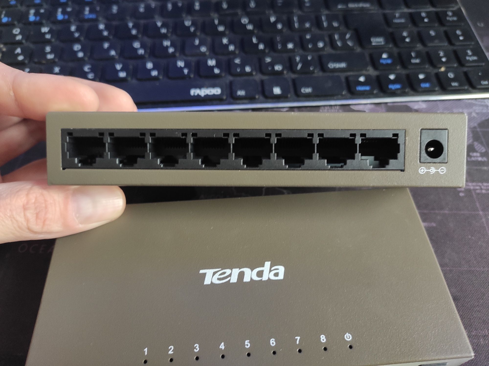 Гігабітний комутатор/світч Tenda TEG1008M на 8 портів