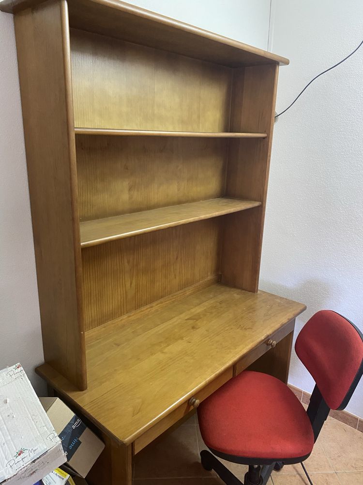 Secretaria e cadeira