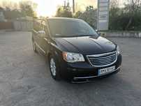 Chrysler Town Country 2011 рік
