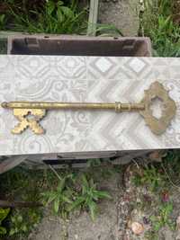 Stary klucz ozdobny do bram miasta