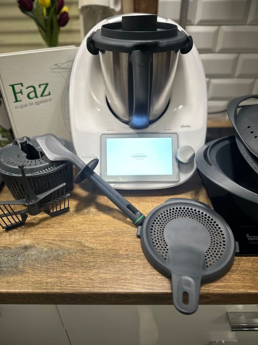 Bimby tm6 com acessórios e livros em óptimo estado