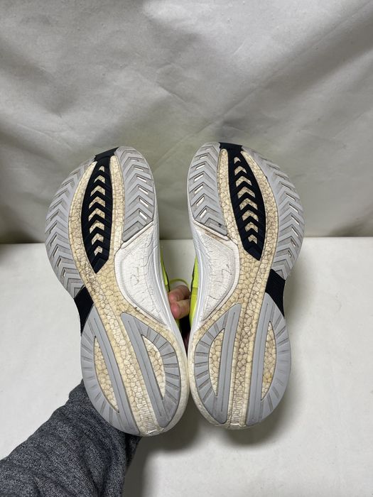 Топові бігові кросівки Saucony Tempus “Acid Green” розмір  44