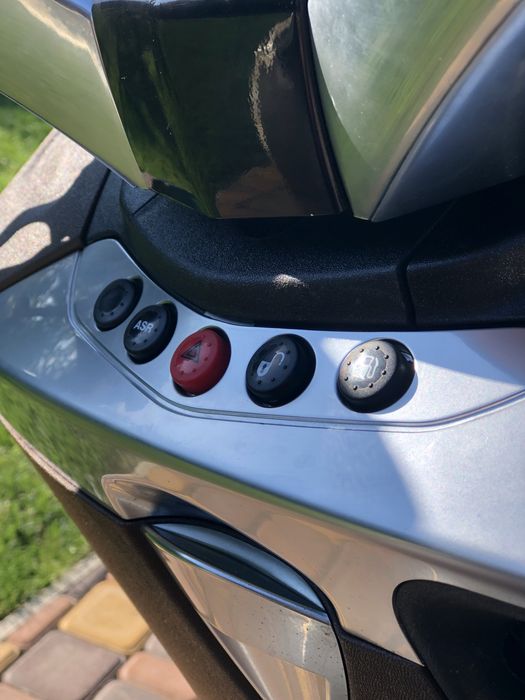 Свіжак!З Японії ! PIAGGIO X10-350!