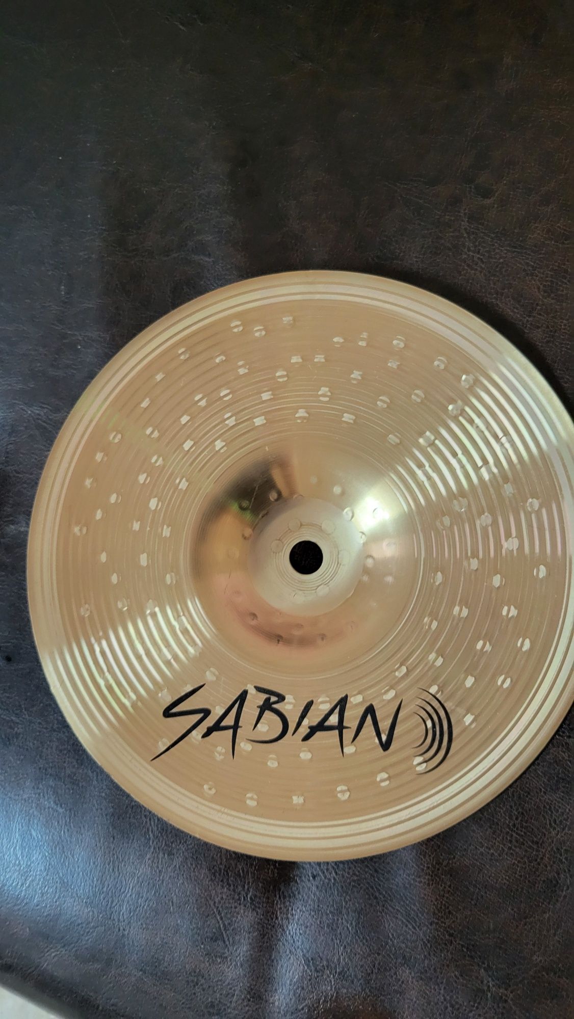 Conjunto 3 pratos bateria Paiste e Sabian em estado novo
