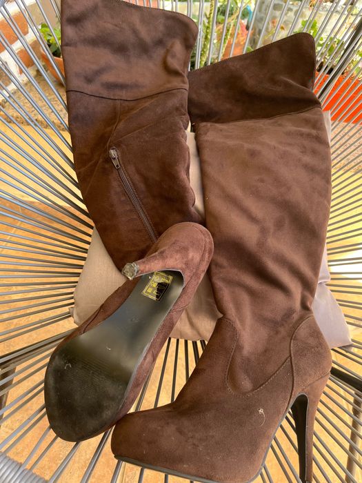 Botas cano alto, salto