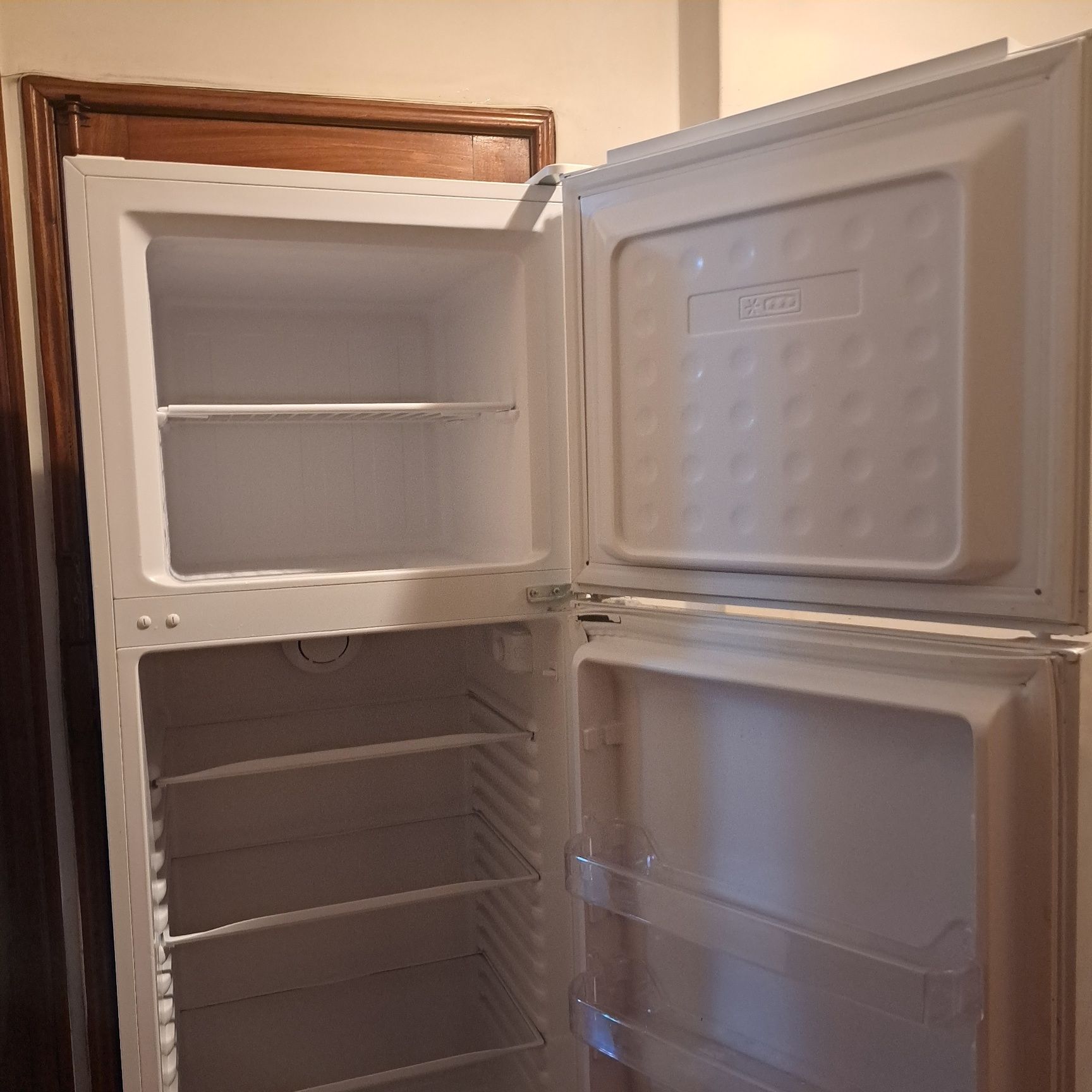 200€ Frigorífico Ariston Hotpoint