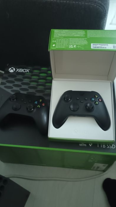 Sprzedam xbox series x w stanie idealnym