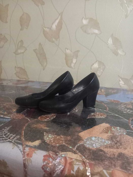 Туфлі жіночі, шкіряні