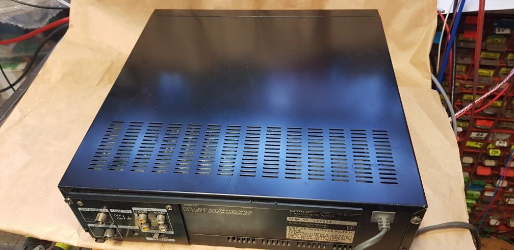 Odtwarzacz z nagrywaniem SHARP VC-6V3