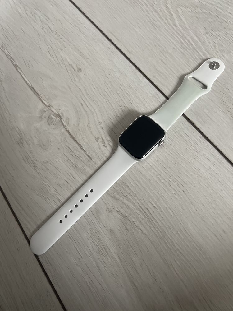 Apple Watch SE GPS + Cellular