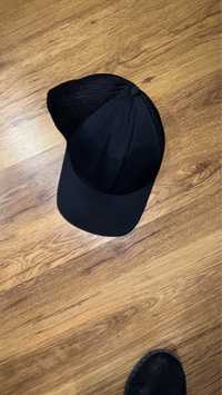 Czarna czapka z daszkiem obwód głowy 58-60 cm