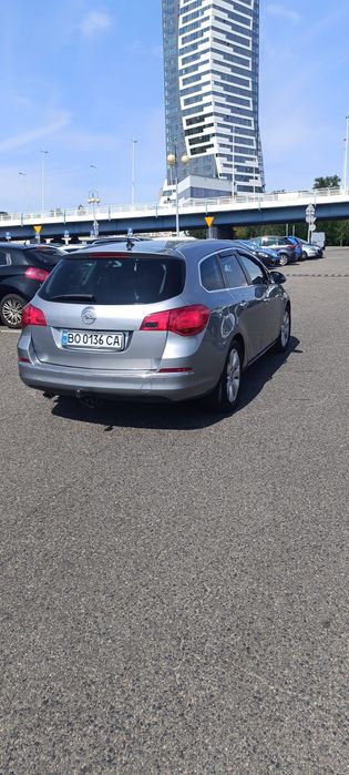 Продається автомобіль Opel Astra J