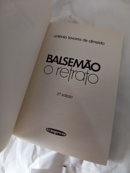 Livro sobre Pinto Balsemão com muitas fotos