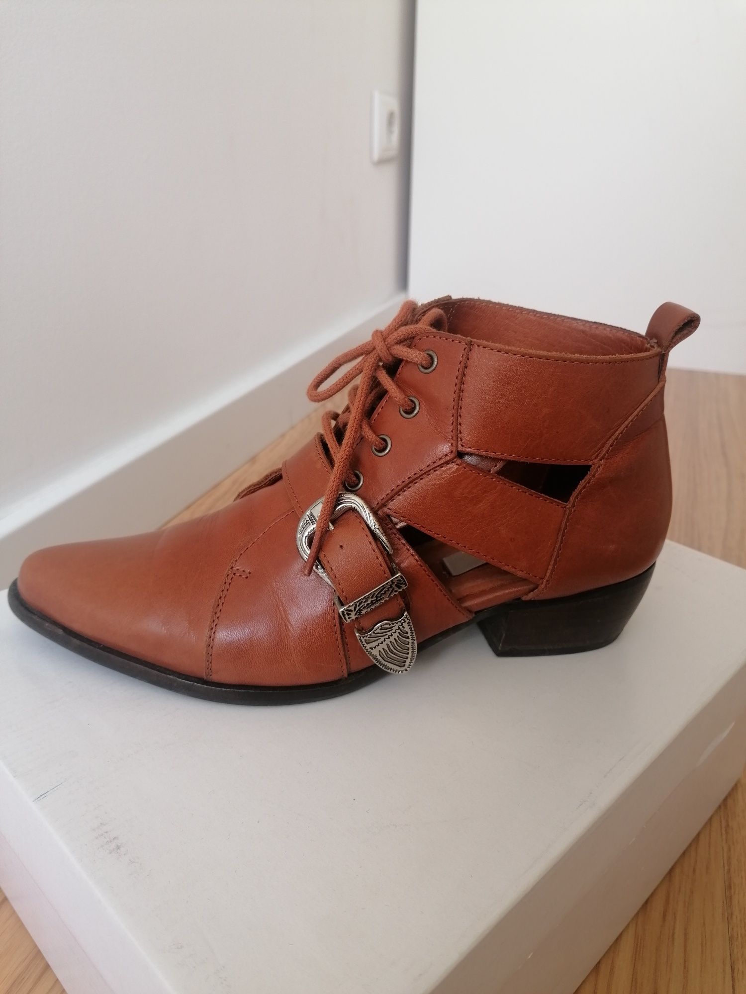 Botins castanhos Zilian