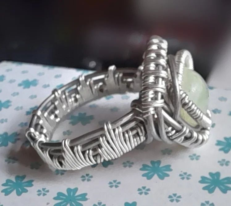 Anel em prata, brilha no escuro