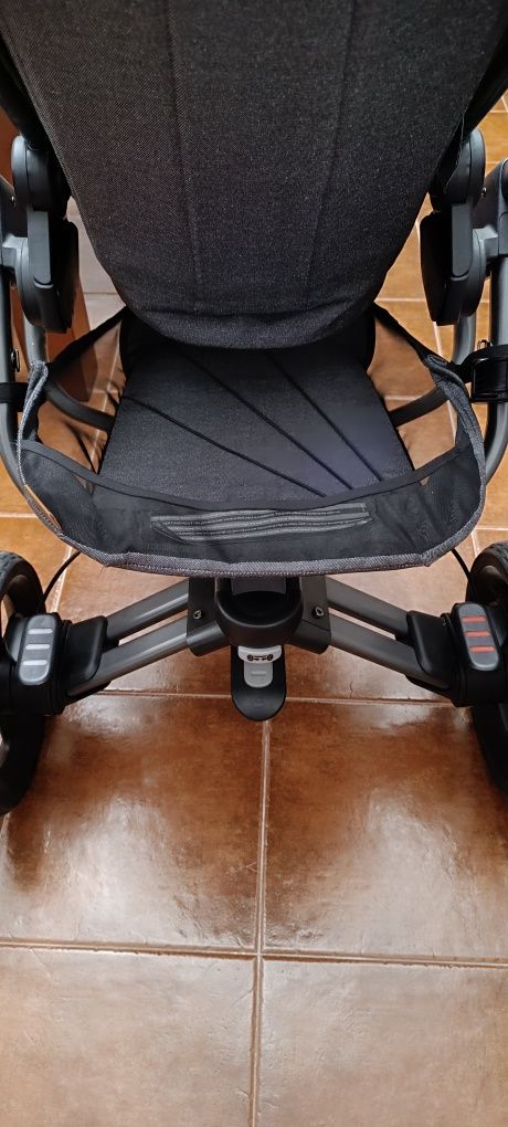 Carrinho de bébé mais ovo