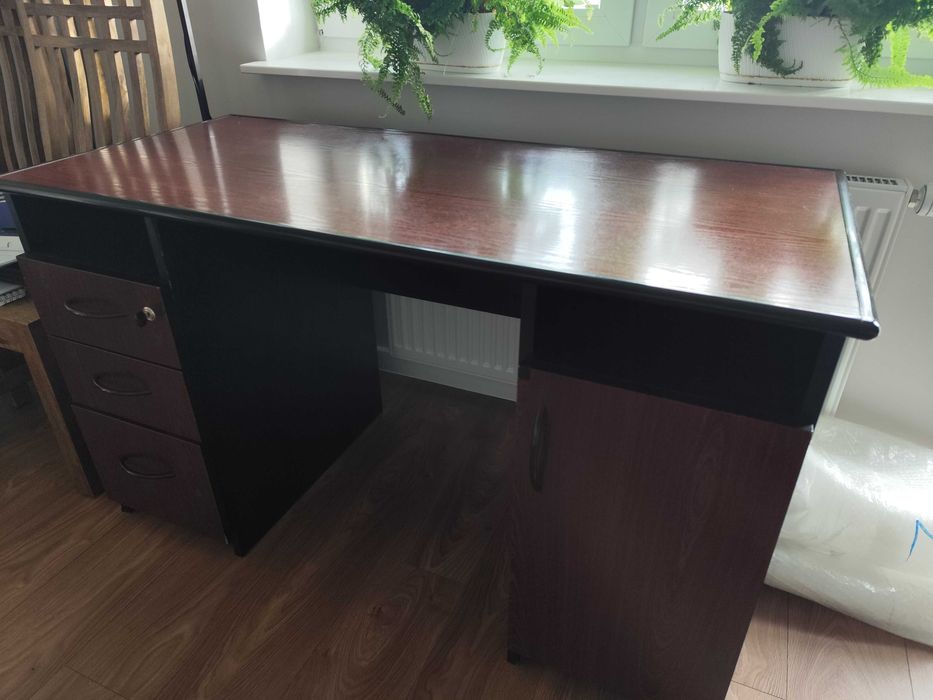 Solidne biurko 130x60cm machoń