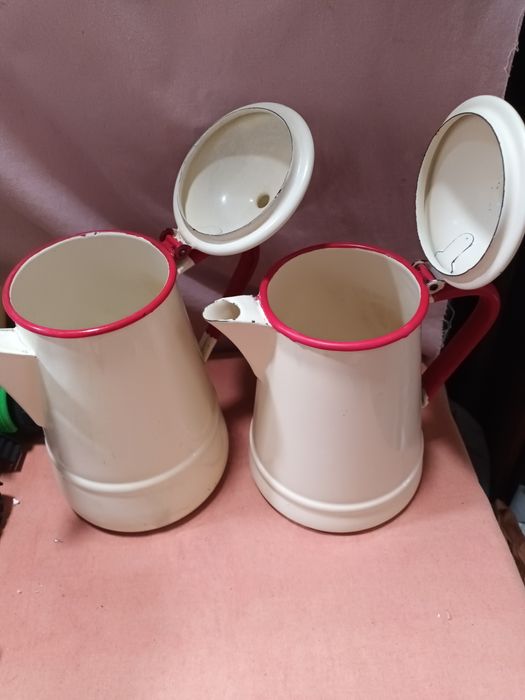 Cafeteiras em esmalte em excelente estado