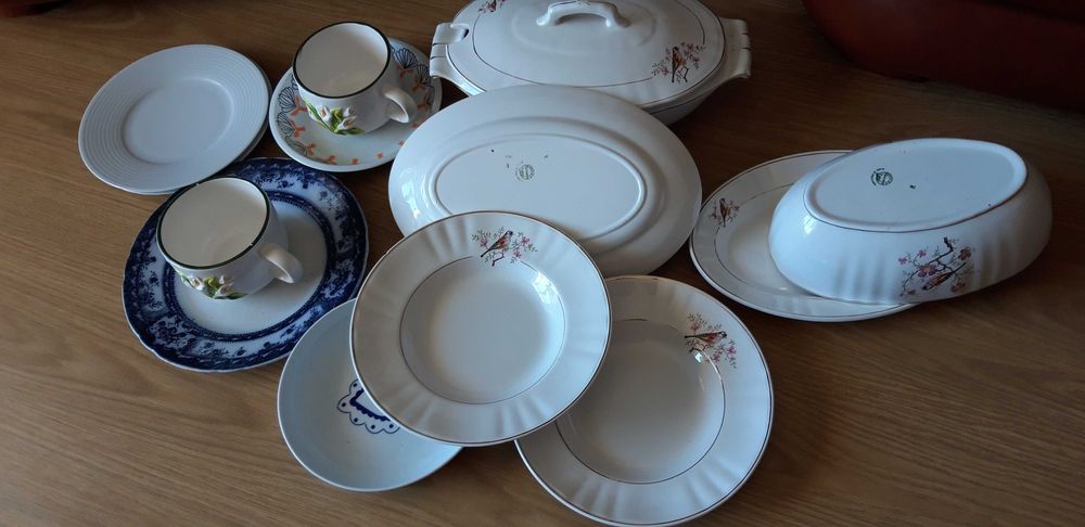 Kit de pratos e terrinas loiça de Coimbra