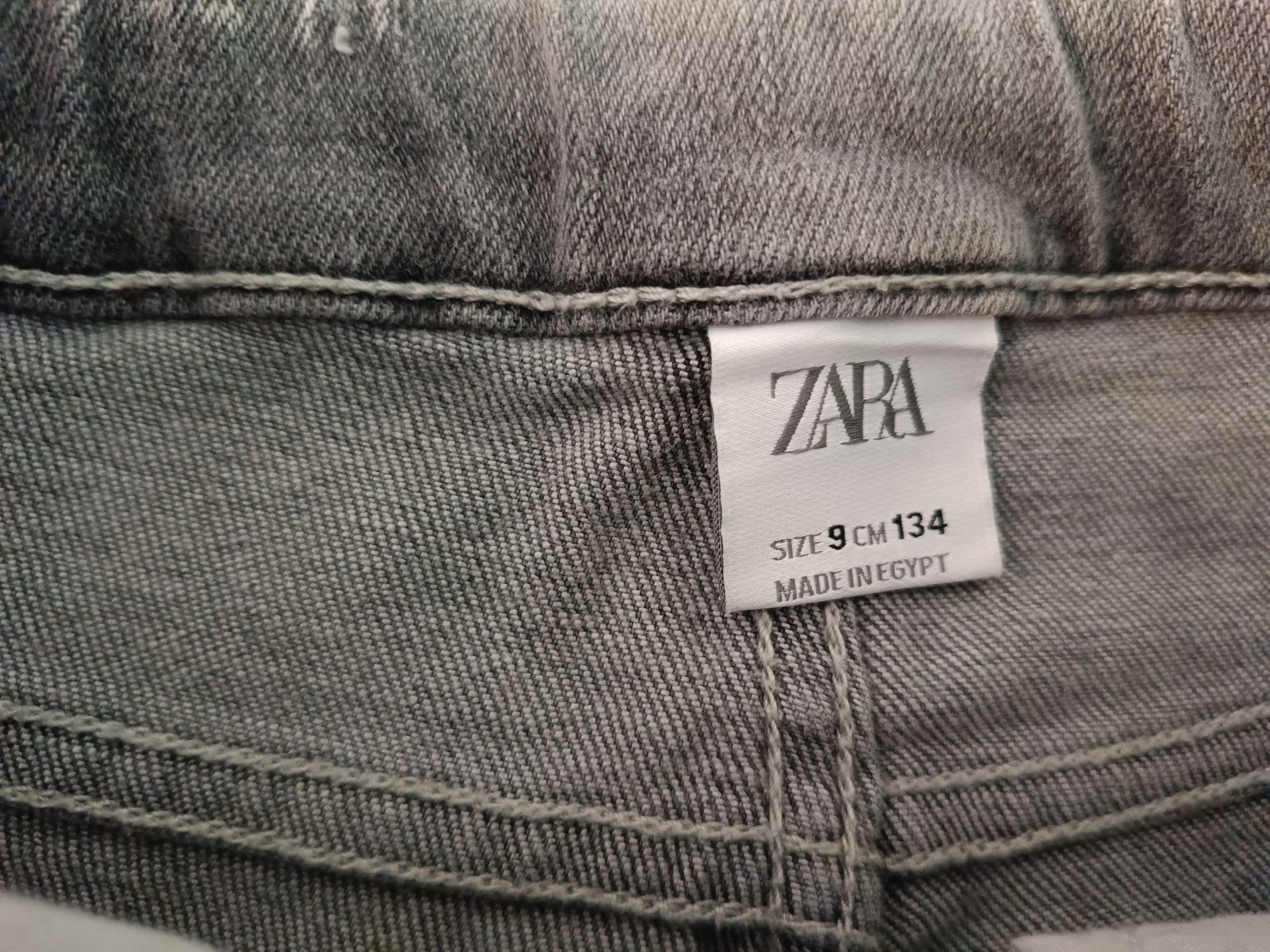 Dłuższe spodenki z przetarciami Zara 134
