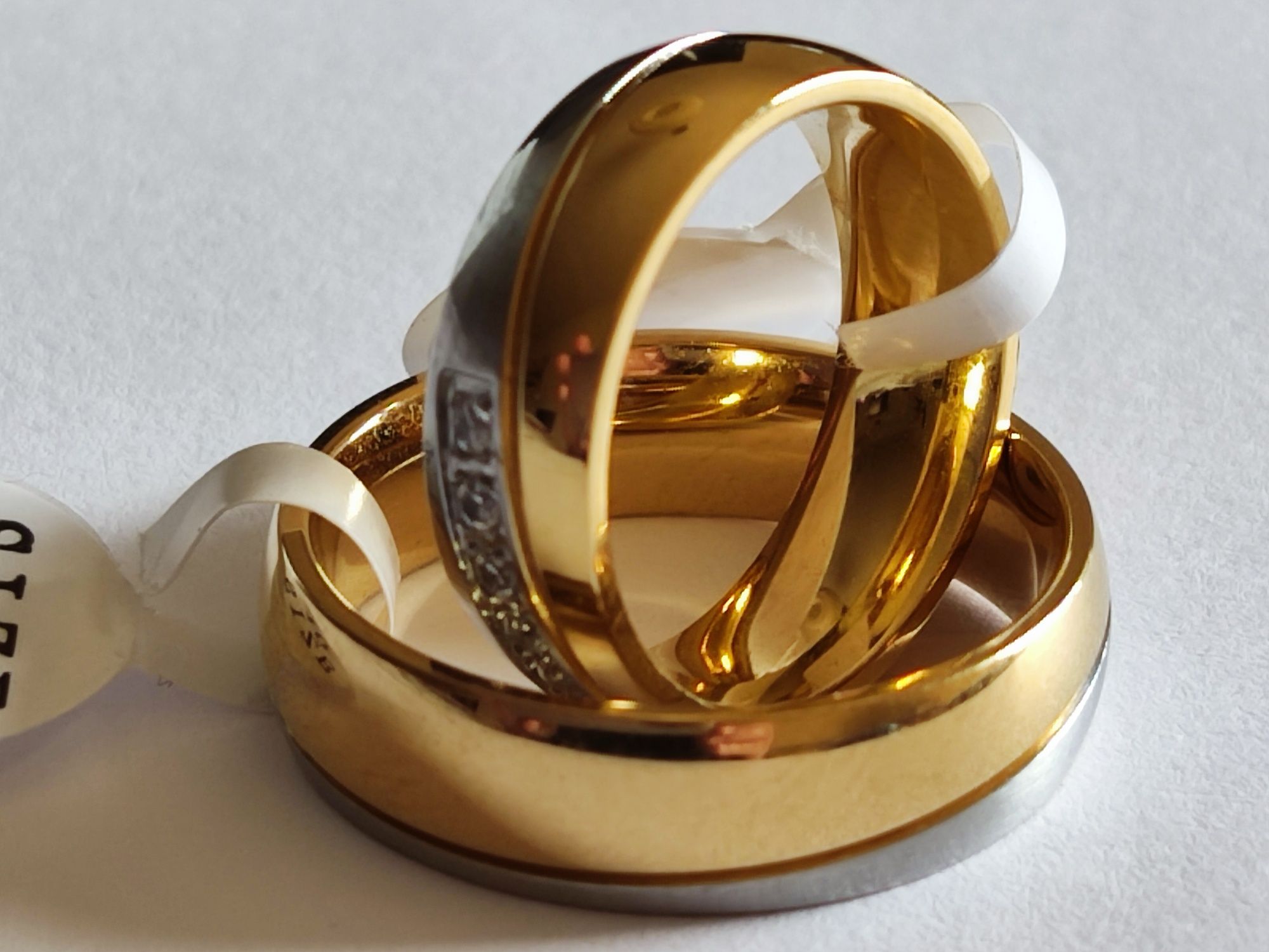 Aliança Prateada com banda dourada em aço de 6mm inoxidável - Novo
