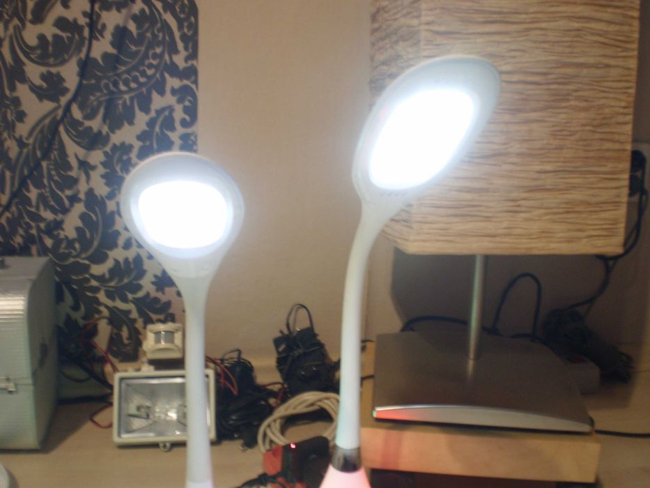 Nowoczesna lampka biurkowa z RGB w podst. BIAŁA NILSEN Magic 2w1 1szt