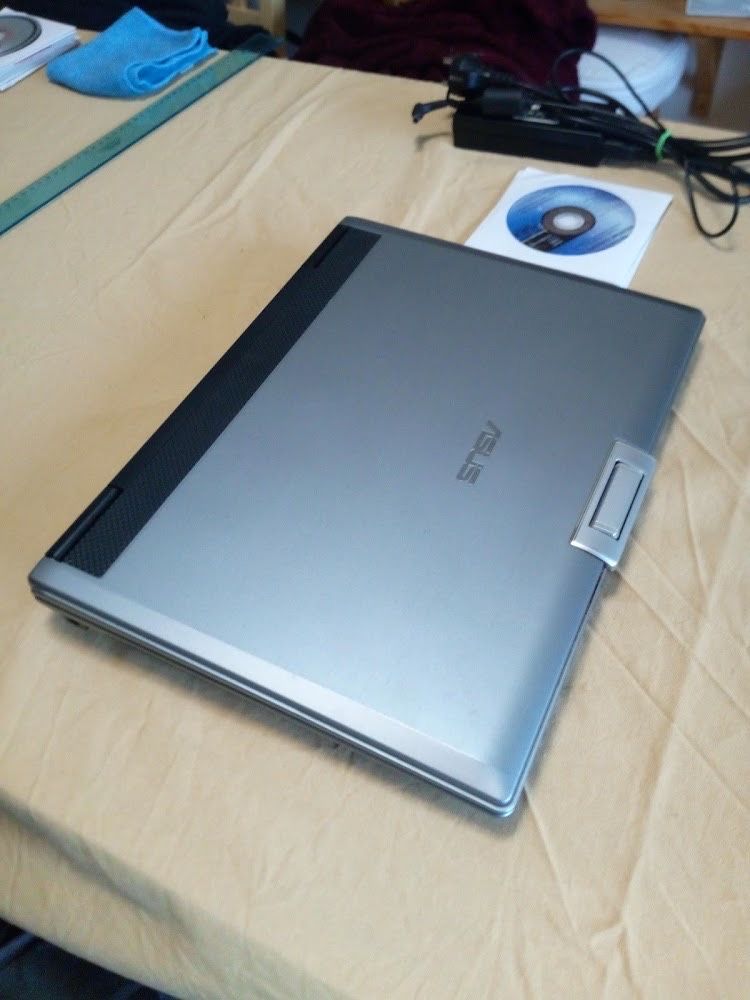 Laptop Asus F3S 15,4” Intel core 2 duo 2GB